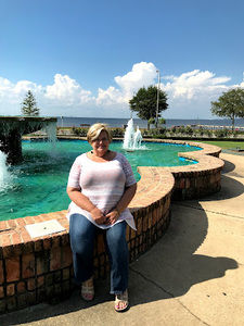 Meet your Posher, Lois